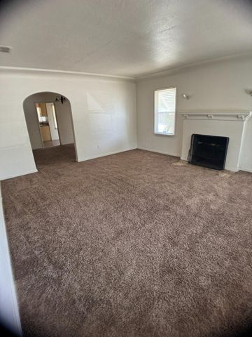 704 N Roosevelt Avenue, Fresno, CA 93728