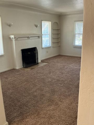 704 N Roosevelt Avenue, Fresno, CA 93728