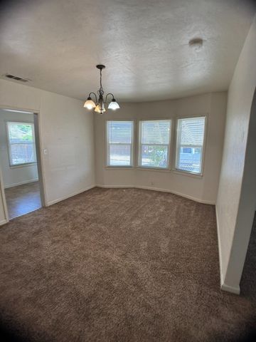 704 N Roosevelt Avenue, Fresno, CA 93728