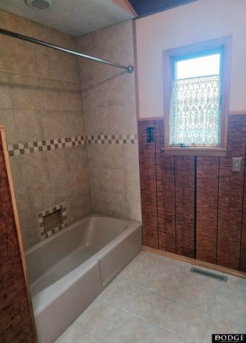 33 Lakewood Drive, Columbus, NE 68601