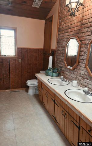 33 Lakewood Drive, Columbus, NE 68601