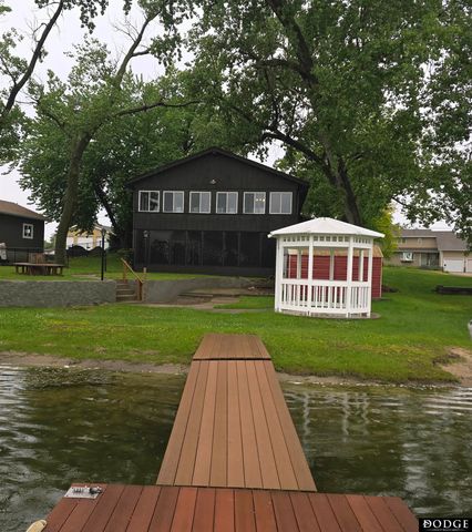 33 Lakewood Drive, Columbus, NE 68601