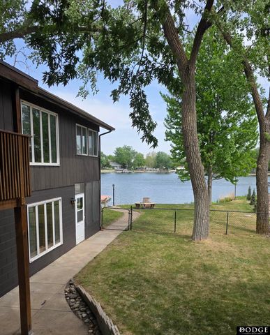33 Lakewood Drive, Columbus, NE 68601