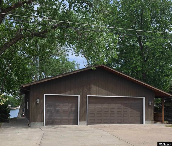 33 Lakewood Drive, Columbus, NE 68601