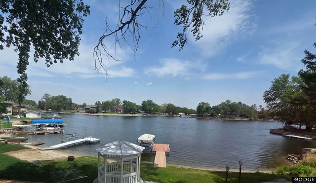33 Lakewood Drive, Columbus, NE 68601