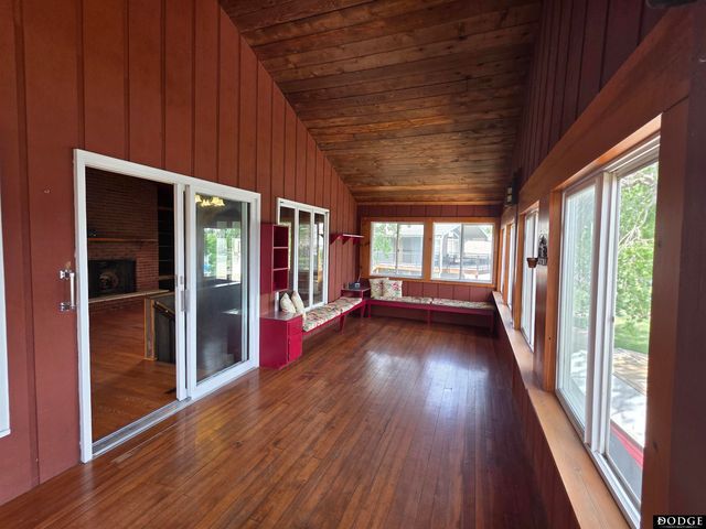 33 Lakewood Drive, Columbus, NE 68601