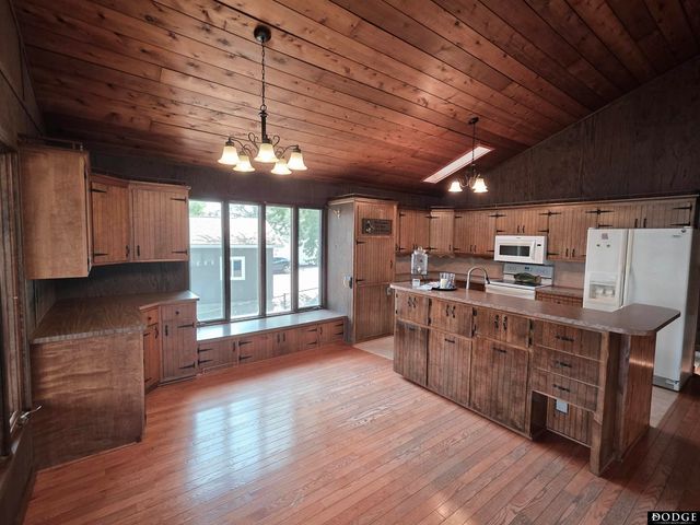 33 Lakewood Drive, Columbus, NE 68601