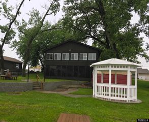 33 Lakewood Drive, Columbus, NE 68601