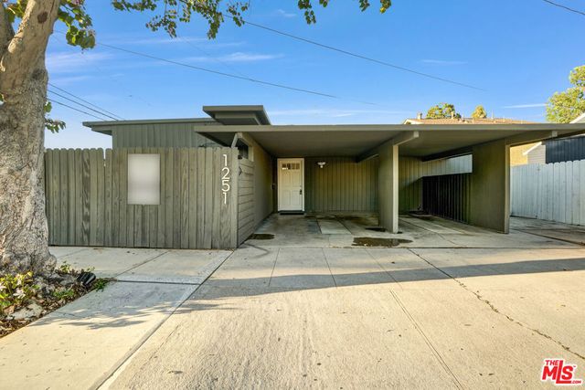 3305 Brayton Avenue, Signal Hill, CA 90755