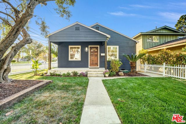 3305 Brayton Avenue, Signal Hill, CA 90755