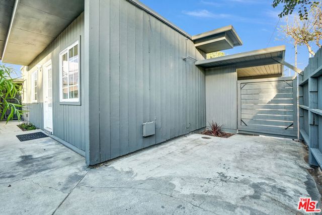 3305 Brayton Avenue, Signal Hill, CA 90755