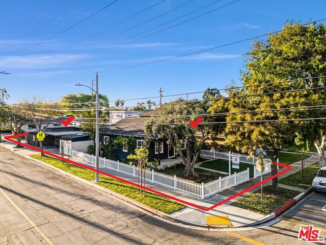 3305 Brayton Avenue, Signal Hill, CA 90755