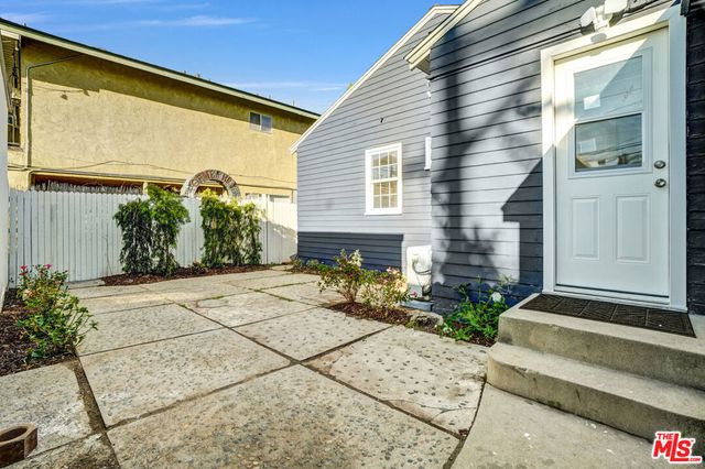 3305 Brayton Avenue, Signal Hill, CA 90755