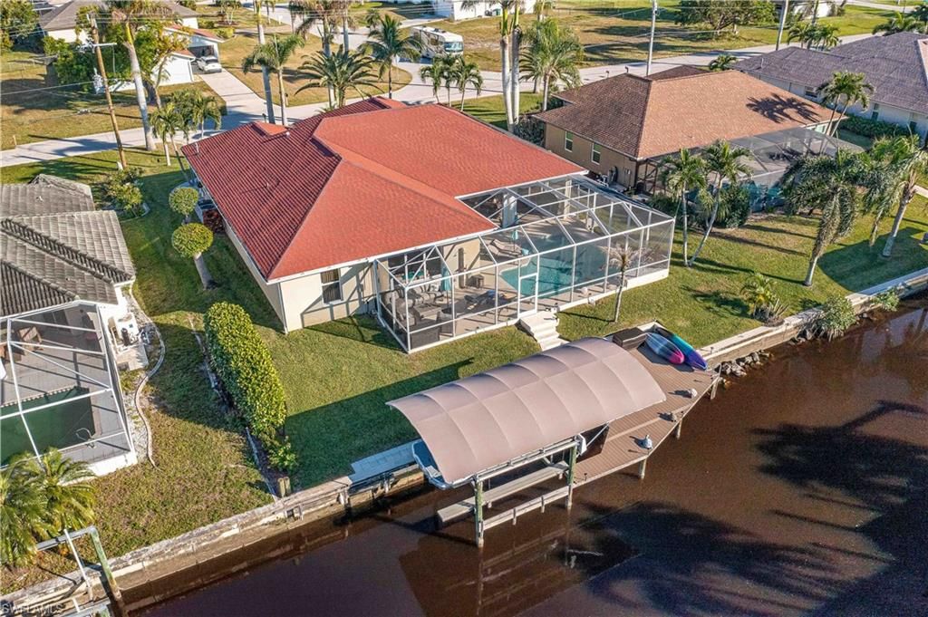 Image 12 of property listing at 2010 SE 18th AVE, Cape Coral, FL 33990
