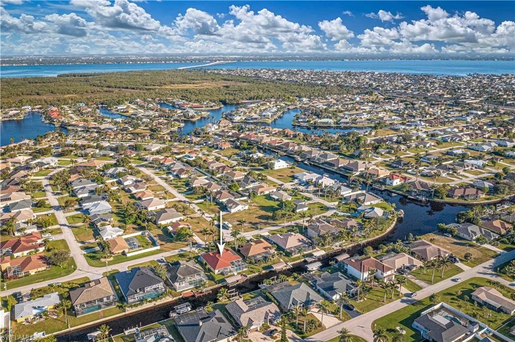 Image 13 of property listing at 2010 SE 18th AVE, Cape Coral, FL 33990
