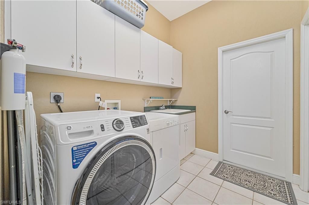 Image 24 of property listing at 2010 SE 18th AVE, Cape Coral, FL 33990