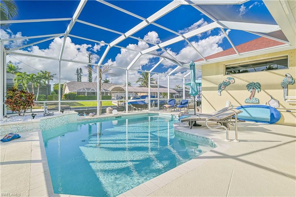 Image 5 of property listing at 2010 SE 18th AVE, Cape Coral, FL 33990