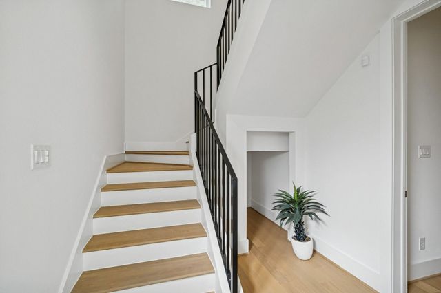 1405 W 21st St B, Houston, TX 77008