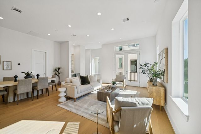 1405 W 21st St B, Houston, TX 77008