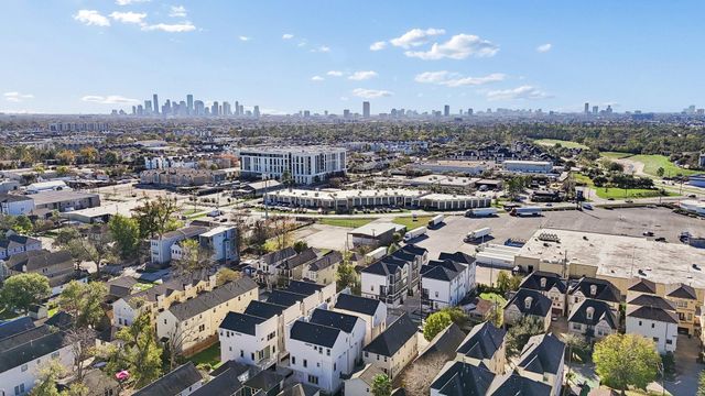 1405 W 21st St B, Houston, TX 77008