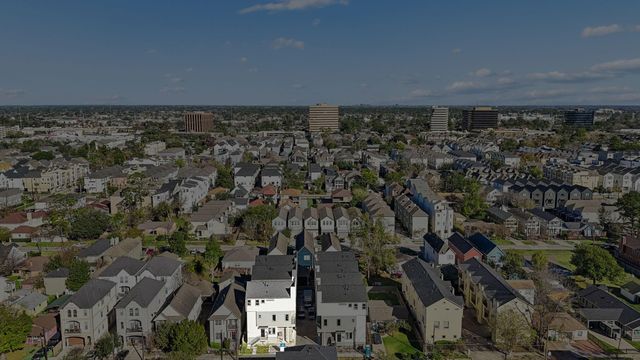 1405 W 21st St B, Houston, TX 77008