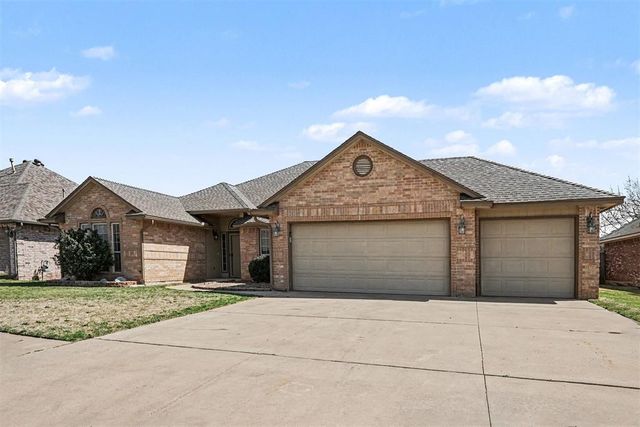 2912 Danielle Terrace, Moore, OK 73160