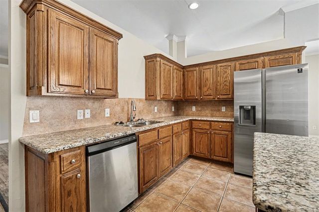 2912 Danielle Terrace, Moore, OK 73160