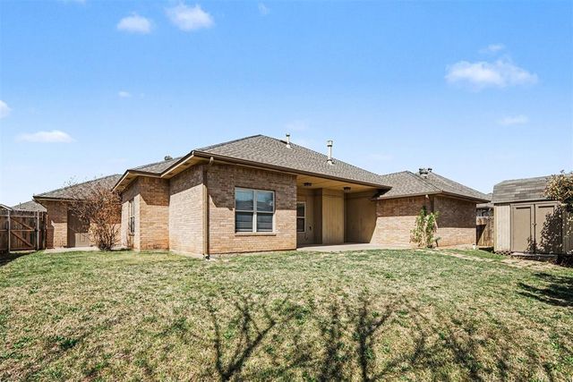 2912 Danielle Terrace, Moore, OK 73160
