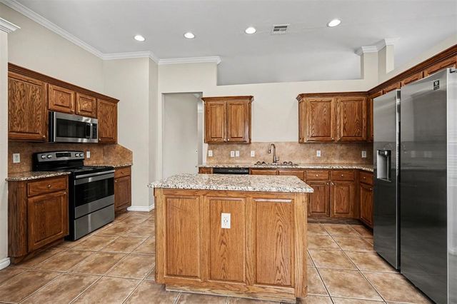 2912 Danielle Terrace, Moore, OK 73160