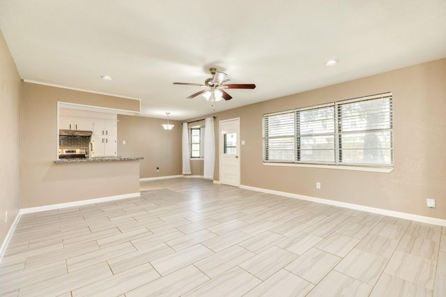 326 N Yaupon Street, Richwood, TX 77531