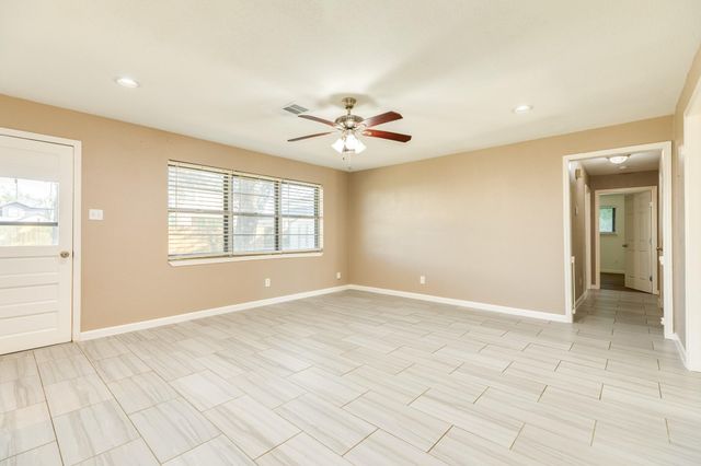 326 N Yaupon Street, Richwood, TX 77531