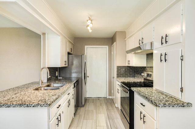 326 N Yaupon Street, Richwood, TX 77531