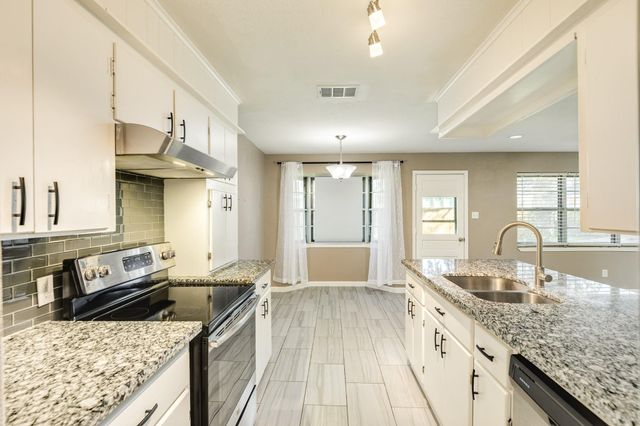 326 N Yaupon Street, Richwood, TX 77531