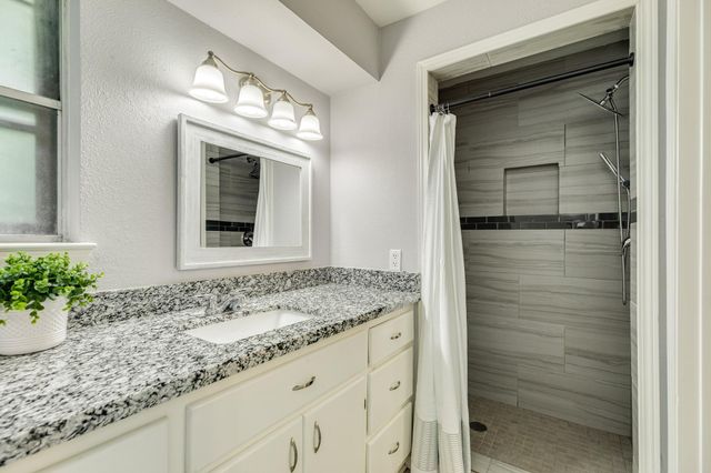 326 N Yaupon Street, Richwood, TX 77531