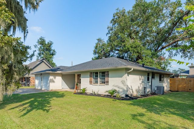 326 N Yaupon Street, Richwood, TX 77531