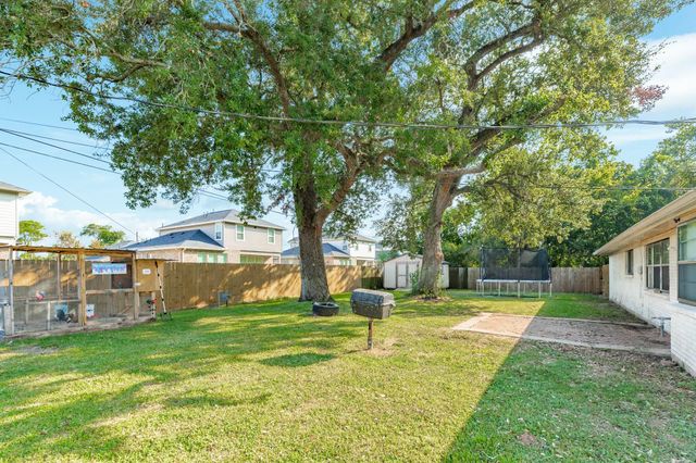 326 N Yaupon Street, Richwood, TX 77531