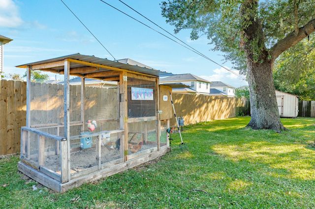 326 N Yaupon Street, Richwood, TX 77531