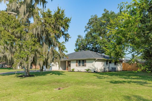326 N Yaupon Street, Richwood, TX 77531