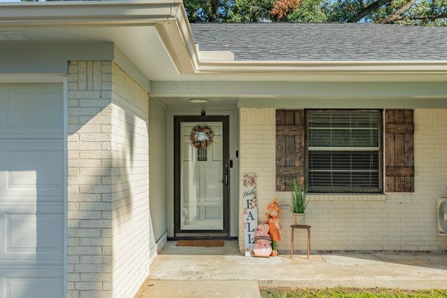 326 N Yaupon Street, Richwood, TX 77531