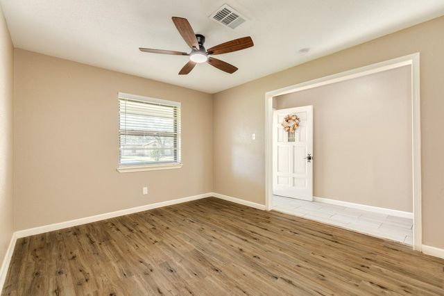 326 N Yaupon Street, Richwood, TX 77531