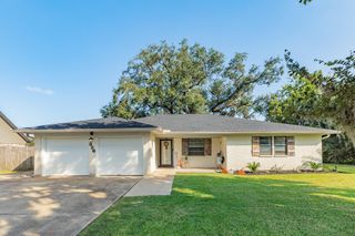 326 N Yaupon Street, Richwood, TX 77531
