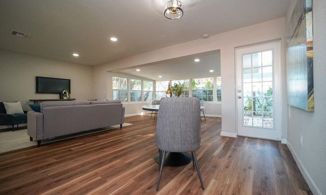 110 92ND AVENUE NE, St Petersburg, FL 33702