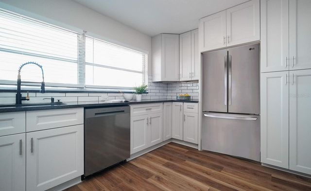 110 92ND AVENUE NE, St Petersburg, FL 33702