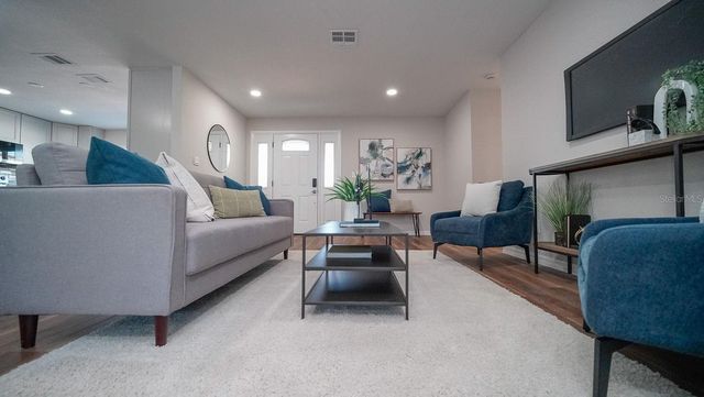 110 92ND AVENUE NE, St Petersburg, FL 33702