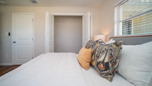 110 92ND AVENUE NE, St Petersburg, FL 33702