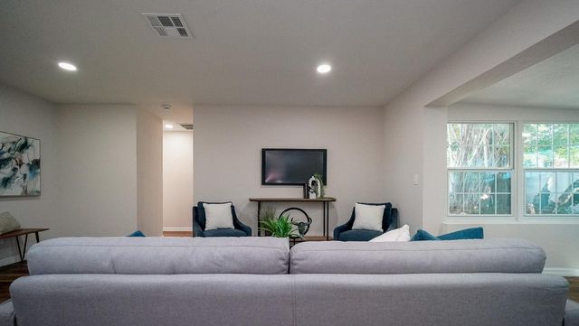 110 92ND AVENUE NE, St Petersburg, FL 33702