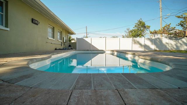 110 92ND AVENUE NE, St Petersburg, FL 33702