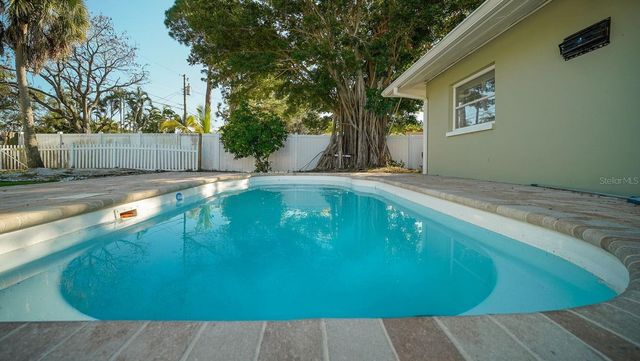 110 92ND AVENUE NE, St Petersburg, FL 33702