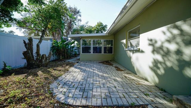110 92ND AVENUE NE, St Petersburg, FL 33702