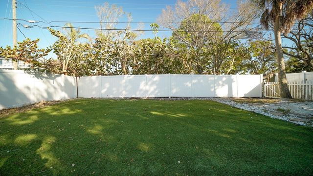 110 92ND AVENUE NE, St Petersburg, FL 33702